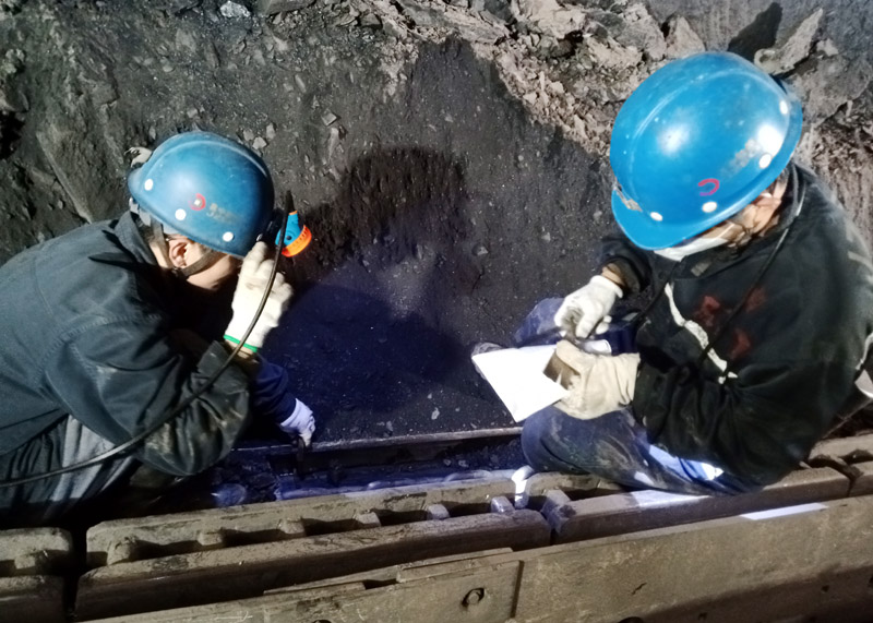 通方煤機(jī)公司組織技術(shù)人員深入井下驗(yàn)證科技創(chuàng)新項(xiàng)目工業(yè)性